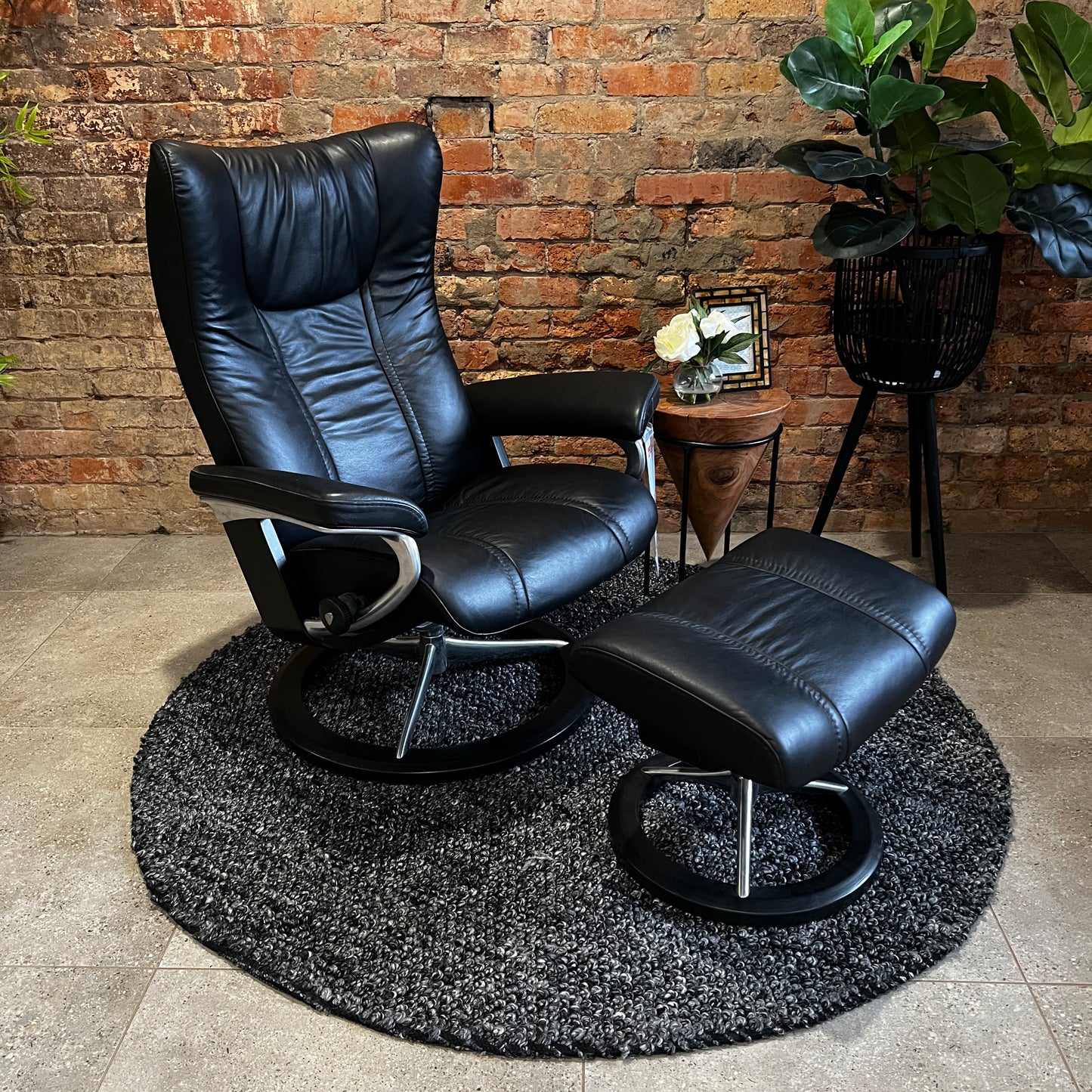 Wing Nordic Recliner with Ottoman