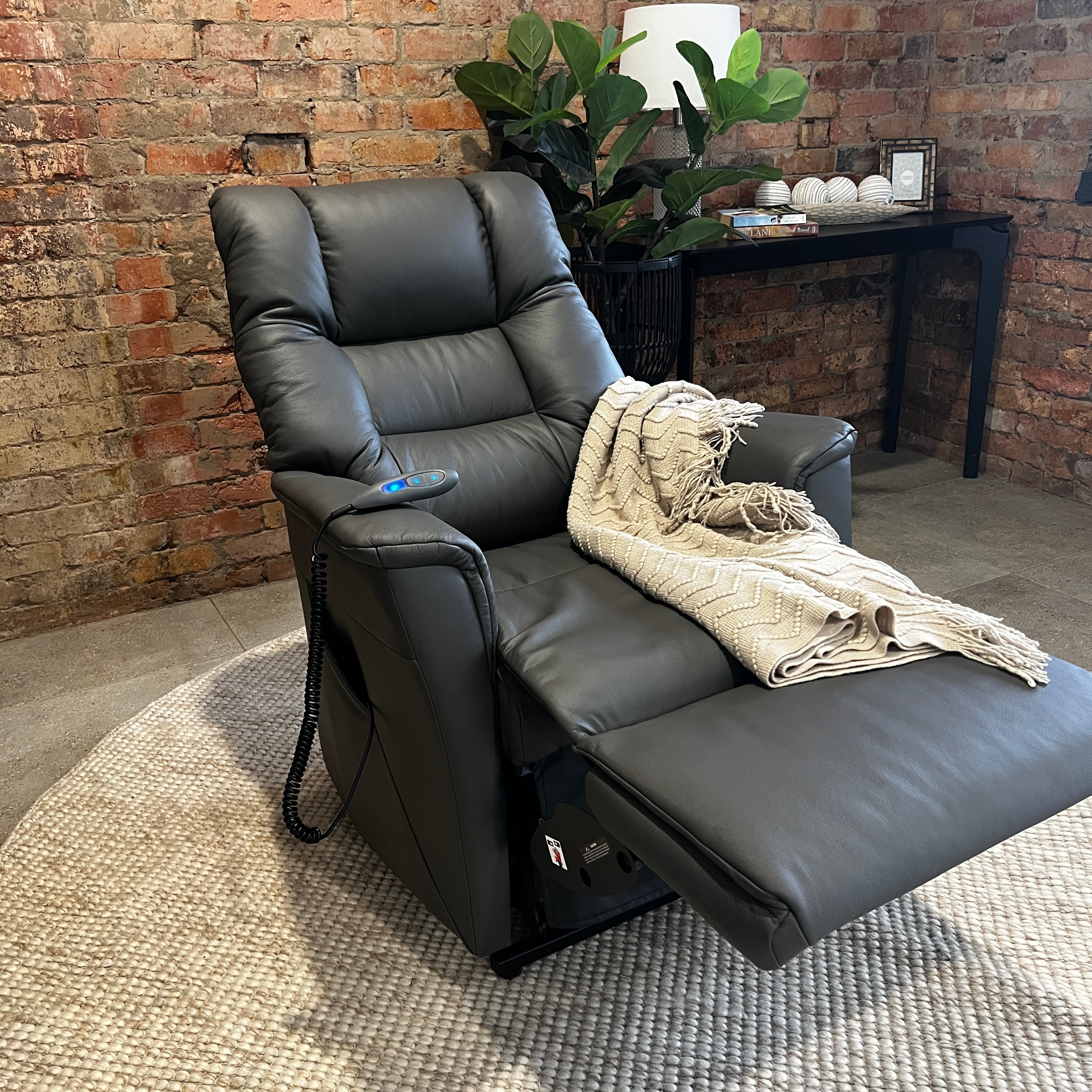 Lane leather recliner chair hotsell